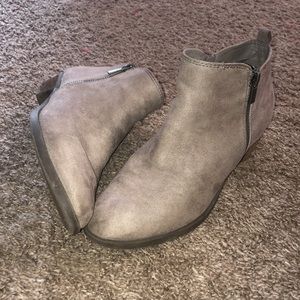Carlos tan booties; size 10; zip up on both sides; cork-like heels